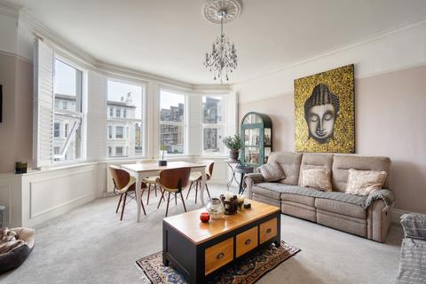 Sackville Gardens, Hove, BN3 2 bed flat for sale