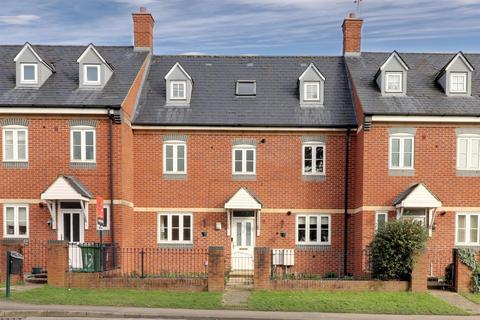 Springfield Court, Stonehouse 3 bed duplex for sale