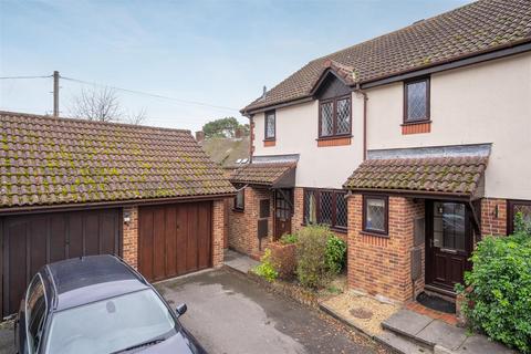 Royal Victoria Gardens, Ascot 3 bed semi
