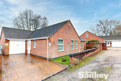 Mansfield Road, Edwinstowe, NG21 3 bed detached bungalow for sale