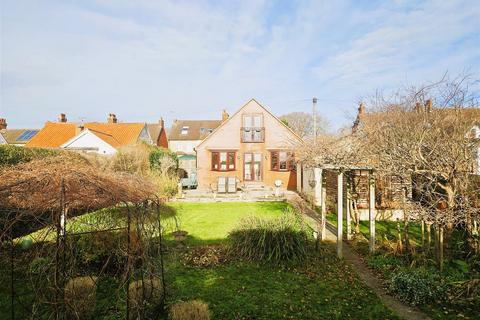 Park Road, Aldershot 3 bed detached house for sale