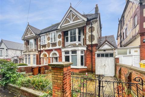 Park Avenue, Gillingham, Kent, ME7 6 bed semi