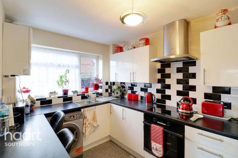 Windsor Court, London 1 bed apartment for sale