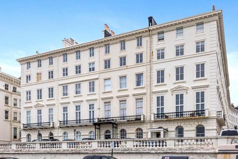 Adelaide Crescent, Hove, Hove, BN3 2JL 3 bed apartment for sale