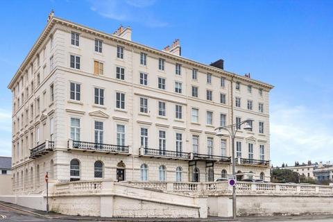 Adelaide Crescent, Hove, Hove, BN3 2JL 3 bed apartment for sale