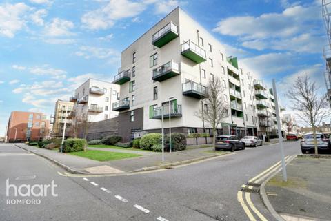 Chapel Court, Romford, RM7 0FT 1 bed apartment for sale