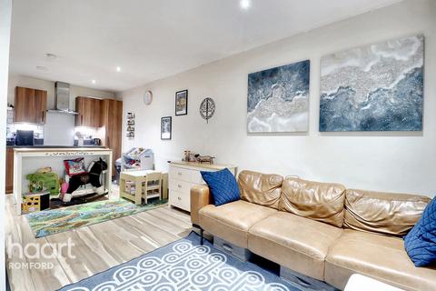 Chapel Court, Romford, RM7 0FT 1 bed apartment for sale