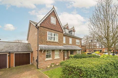 Hornbeam Gardens, New Malden KT3 5 bed semi