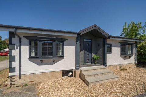 Hook Lane, Chichester PO20 2 bed park home for sale