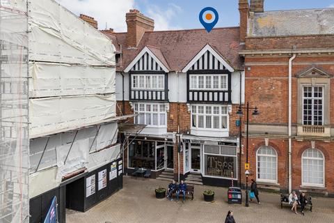 Market Place, Evesham WR11 4 bed apartment for sale