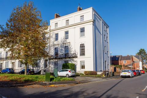 Warwick Place, Leamington Spa CV32 3 bed apartment for sale