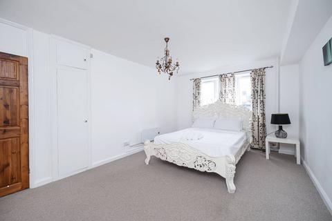 Commercial Road, Whitechapel, London, E1 2 bed flat for sale