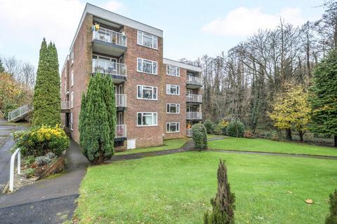 Ockford Road, Surrey GU7 2 bed flat for sale