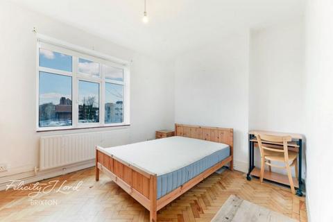 Nelsons Row, London, SW4 3 bed flat for sale