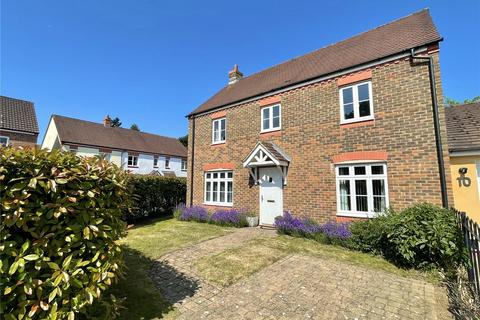 Barentin Way, Petersfield, Hampshire 4 bed link detached house for sale