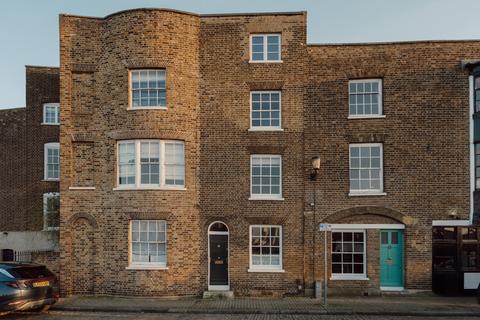 Ballast Quay, London SE10 3 bed terraced house for sale