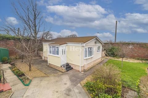 Hall Gate Lane, Poulton Le Fylde FY6 1 bed bungalow for sale