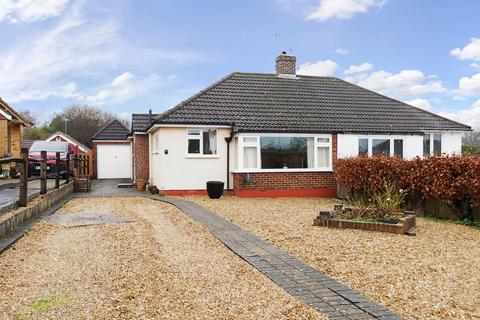 Woodside Road, Farnham, Surrey, GU9 2 bed bungalow for sale