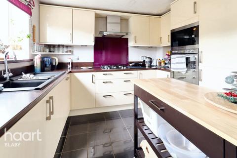 Foulds Lane, Leicester 4 bed terraced house for sale