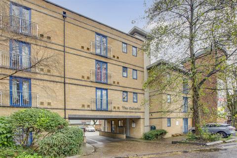 Dovecot Road, High Wycombe HP13 1 bed apartment for sale