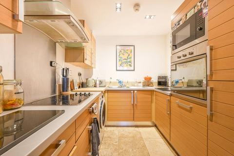 Limeharbour, Canary Wharf, London, E14 2 bed flat for sale