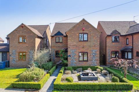Chinnor Road, Princes Risborough HP27 4 bed detached house for sale