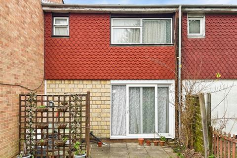 Worcester Close, Farnborough, Hampshire 3 bed terraced house for sale