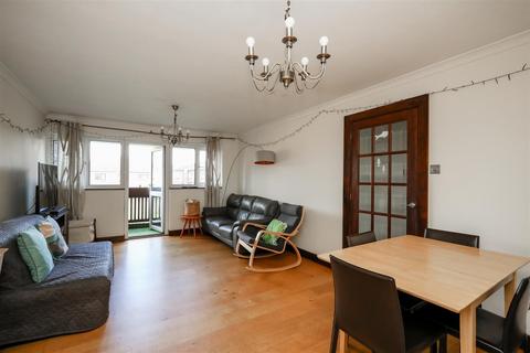 Dyers Lane, London 2 bed flat for sale