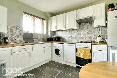 Russett Wood, Welwyn Garden City 1 bed flat for sale