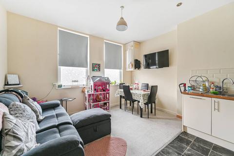 Manor Road, Beckenham, BR3 2 bed flat for sale