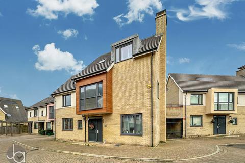 Endeavour Way, Colchester 4 bed link detached house for sale