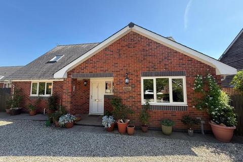 Norton,  Powys,  LD8 3 bed detached bungalow for sale