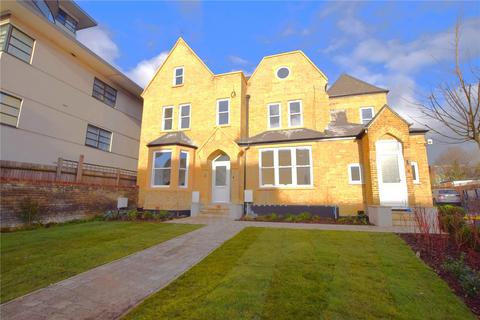 High Road, Chadwell Heath, RM6 4 bed semi