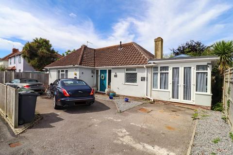 Poplar Grove, Hayling Island 2 bed detached bungalow for sale