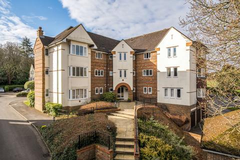 St. Nicholas Crescent, Pyrford, GU22 3 bed apartment for sale