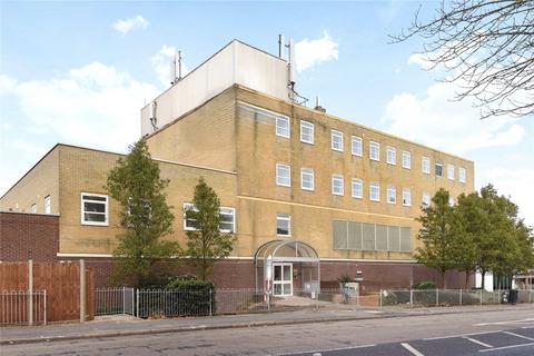 Manor House, 46 London Road... 2 bed apartment for sale