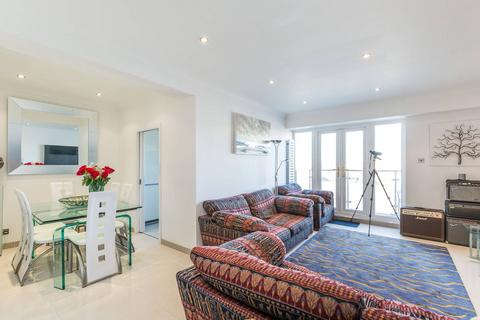 Nine Elms Lane, Vauxhall, London, SW8 2 bed flat for sale