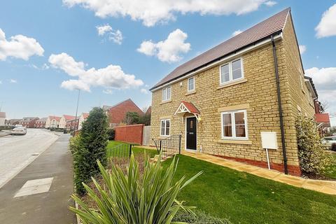 De Lisle Bush Way, Stonehouse GL10 3 bed semi