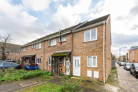 Colegrove Road, Peckham, London, SE15 3 bed end of terrace house for sale