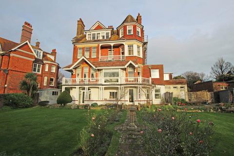 Staveley Road, Eastbourne, BN20 7LH 3 bed flat for sale