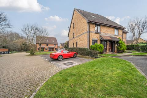 Lawrence Close, Guildford, GU4 2 bed maisonette for sale