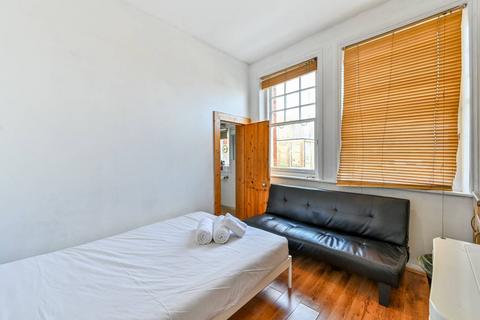 Tottenham Lane, Crouch End, London, N8 Studio for sale