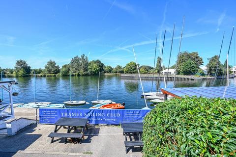 Portsmouth Road, Surbiton, KT6 2 bed flat for sale