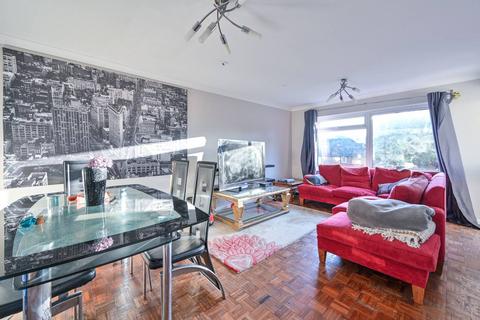 Melville Court, Guildford, GU2 2 bed flat for sale