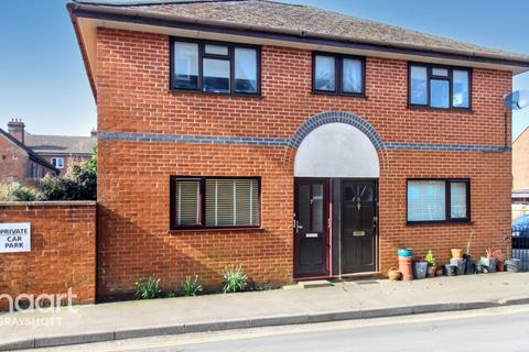 Avenue Road, HINDHEAD 2 bed apartment for sale