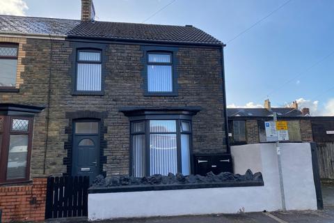 Woodland Road, Neath, Neath Port Talbot. 2 bed flat for sale