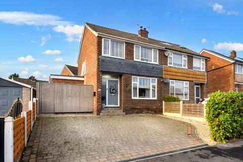 Manor Rise, Walton, Wakefield, West... 3 bed semi