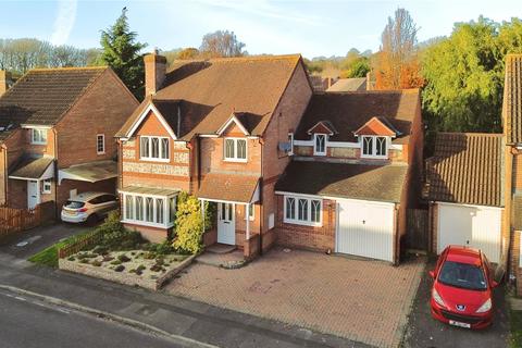 Foxglove Way, Thatcham, Berkshire, RG18 4 bed detached house for sale