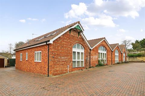 Edreds Court, Calne 3 bed end of terrace house for sale