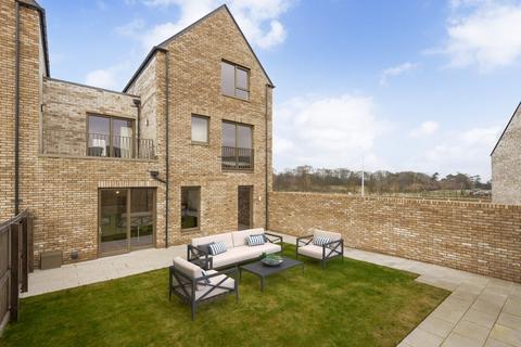 Bell Brae, St Andrews, KY16 4 bed end of terrace house for sale